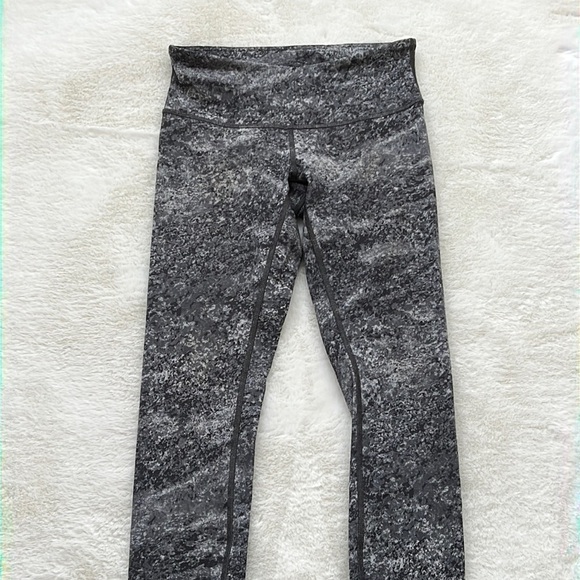 Lululemon Wunder Under Low-Rise leggings - Picture 2 of 8